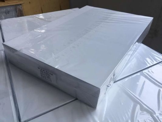 エコフレンドリー 0.3mm 白色 リサイクル印刷可能な PVC プラスチックシート スマットカードの生産