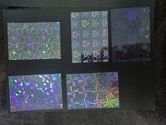 シャイニングカード素材 ホログラムフィルム 0.06mm PVCコーティング 特別デザインのカード生産のためのオーバーレイ