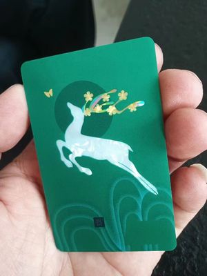 シャイニングカード素材 ホログラムフィルム 0.06mm PVCコーティング 特別デザインのカード生産のためのオーバーレイ