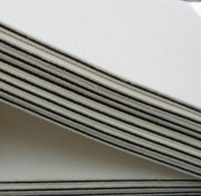 スマートカードラミネーション 毛皮の表面仕上げと黒いシリカジェルの中間の材料の快適なフェルトクッションパッド