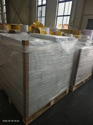 0.12-0.76mm 厚さ マット 両面PVCコアシート 77+2 °Cのビカットポイント