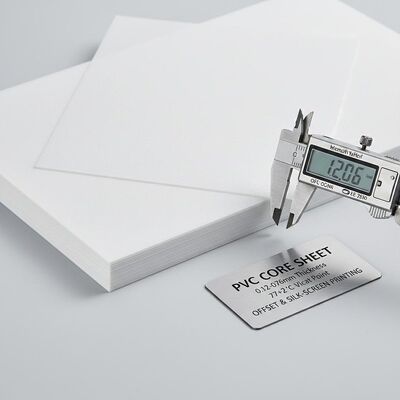 0.12-0.76mm 厚さ マット 両面PVCコアシート 77+2 °Cのビカットポイント