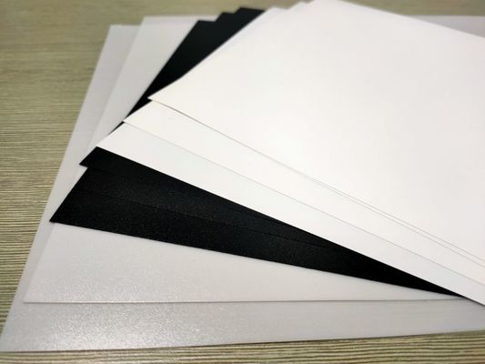 反射Ecoの友好的で黒いポリカーボネートのPCのカードのためのプラスチック中心シート
