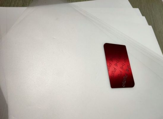 PCはPCカードの生産のレーザーの彫版のPCのプラスチック シートのための適した撮影します