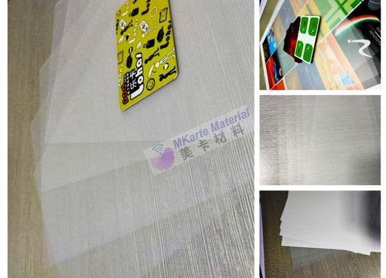 PCはPCカードの生産のレーザーの彫版のPCのプラスチック シートのための適した撮影します
