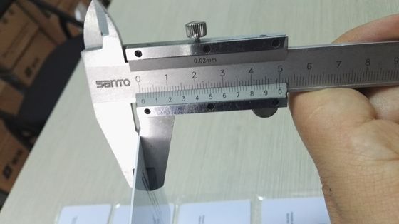 ポリ塩化ビニール カード生産のためのポリ塩化ビニール シートを印刷する高い定義イメージKonicaデジタル