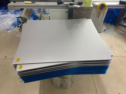 ラミネーションのプラスチック カード物質的な0.6mm 0.8mm 1.0mm厚さの超光沢のある鋼板